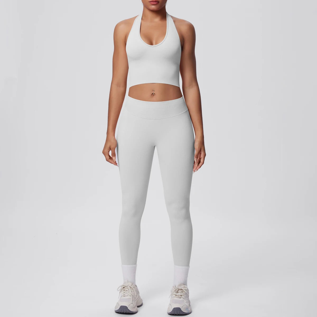 Yoga-Set für Frauen, Sport-BH und Leggings, weißes Esche, schmaler Bund, enganliegend.