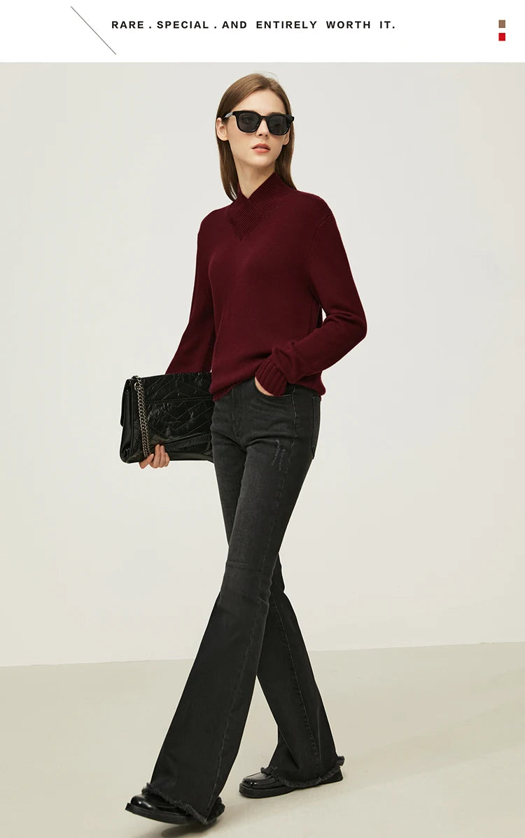 Damen-Pullover mit Stehkragen, weinrot, locker gestrickt; lange Ärmel, gerippter Saum
