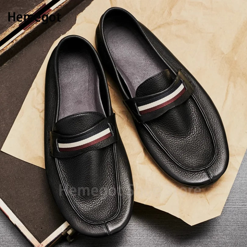 Herren-Loafer aus schwarzem Leder mit rundem Zeh und Zierband am Vorderblatt