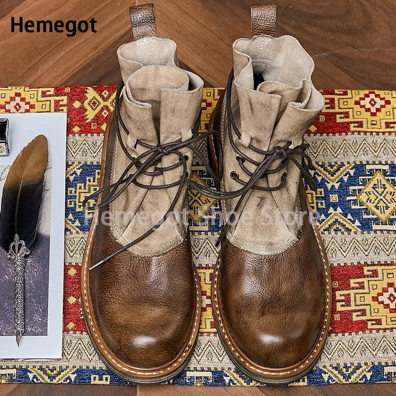 Handgefertigte Schnürstiefel aus braunem Leder, Paaransicht auf Musterteppich