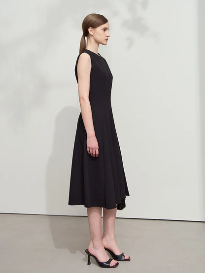 Flexibles Tailliertes Damenkleid Für Elegante Sommertage