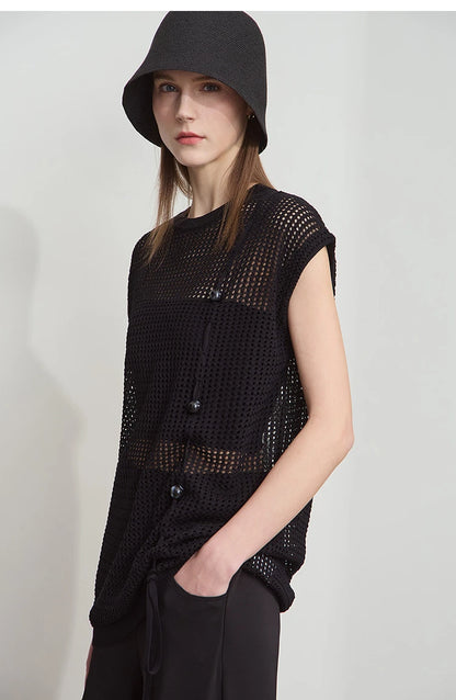 Damen-Strickpullover in Schwarz, kurzärmlig, durchbrochenes Lochmuster mit Knöpfen