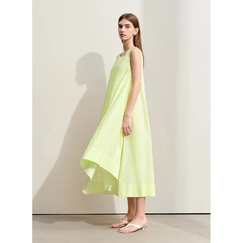 Zeitloses Langes Damenkleid Mit Asymmetrischem Saum