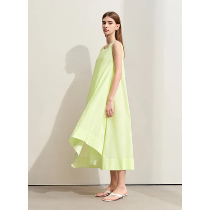 Zeitloses Langes Damenkleid Mit Asymmetrischem Saum