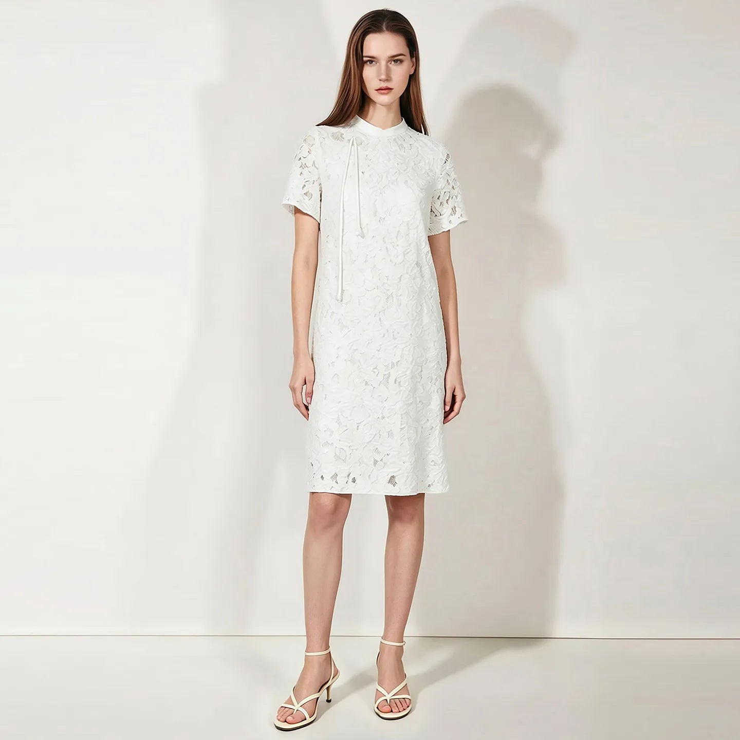 Zeitloses Damen Sommerkleid Mit Stehkragen Und Lockerem Schnitt