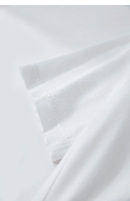 Damen Top im minimalistischen Sommerstil mit einfarbiger Buchstabenstickerei