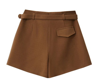 Damen Shorts im minimalistischen Stil mit Gürtel und solider Vintage-Optik
