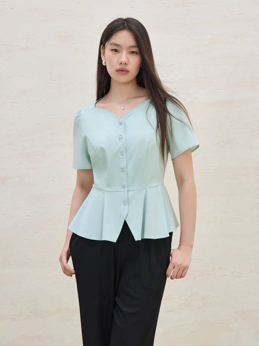 Sommerliche Damenbluse in Übergröße mit V-Ausschnitt und Rüschen – stilvolles, lässiges Shirt mit Schleifendetail für kurvige Silhouetten
