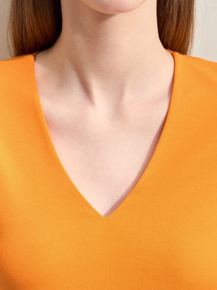 Damen T-Shirt im Minimalismus-Stil mit V-Ausschnitt und halben Ärmeln