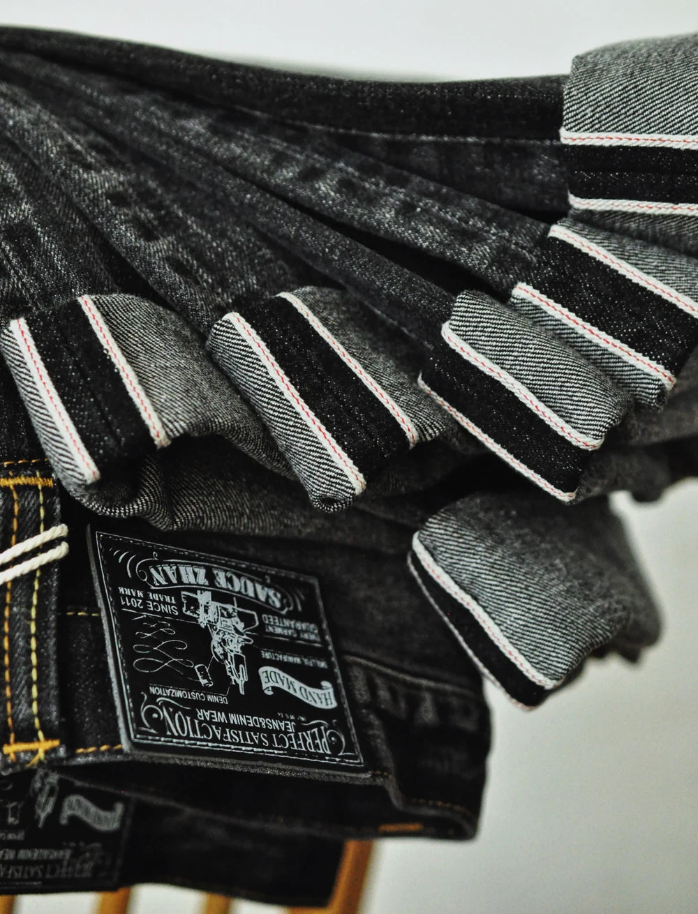 Herren Jeans aus Denim im Distressed Look mit gerader Passform