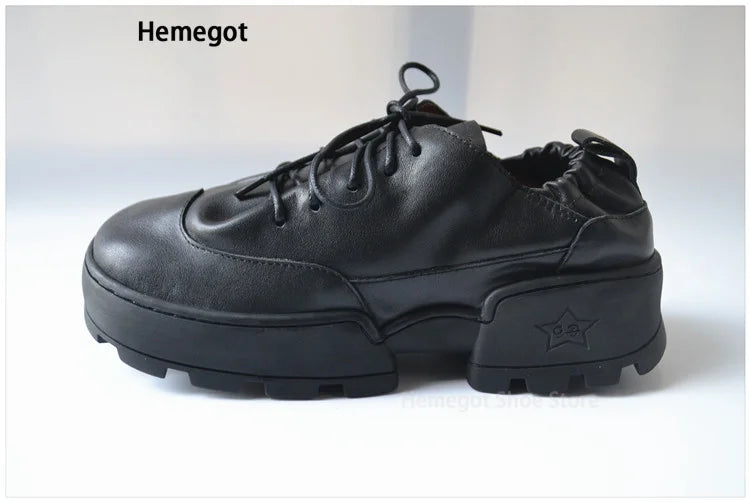 Herren-Schnürschuh, schwarz, mit gepolstertem Schaft und profilierter Laufsohle
