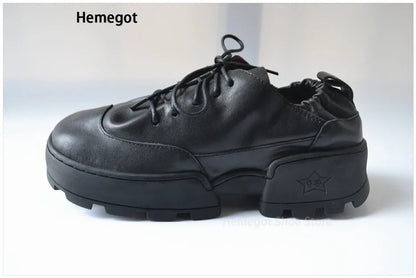 Herren-Schnürschuh, schwarz, mit gepolstertem Schaft und profilierter Laufsohle