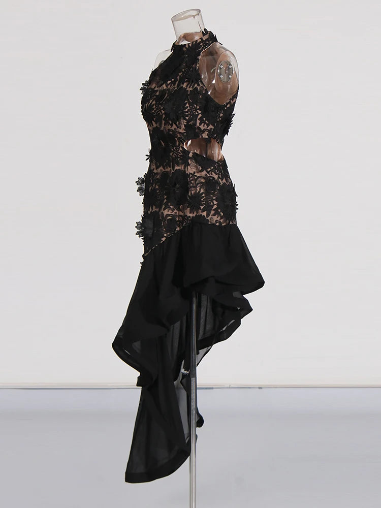 Elegantes Damenkleid mit Rundhalsausschnitt und langen Ärmeln – figurbetontes Design mit transparenten Patchwork-Details