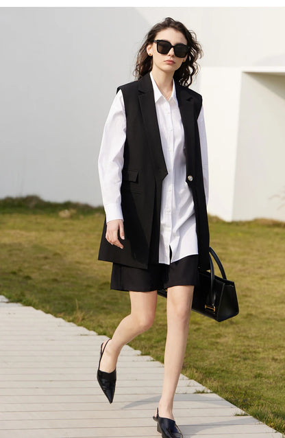 Damen Shorts im minimalistischen Stil mit breitem Bein und Taschen