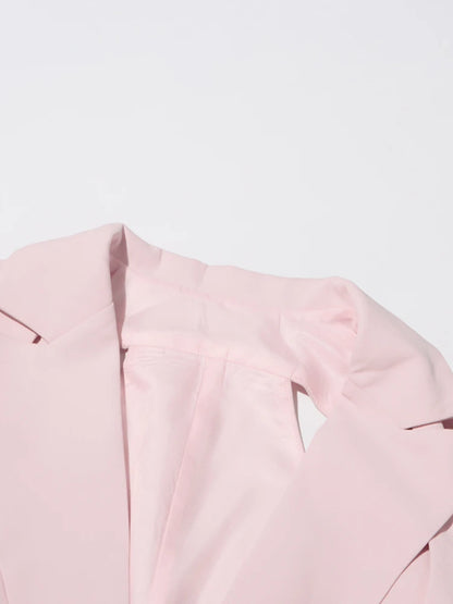 Ärmelloses Damen-Spitzenkleid mit Rundhalsausschnitt und Patchwork-Design – figurbetont und mit Hohldetails.