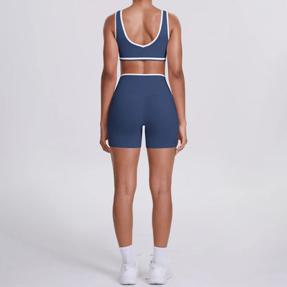 Hamidou Yoga-Set Dunkelblau von hinten: Sport-BH mit breiten Trägern und High-Waist-Shorts