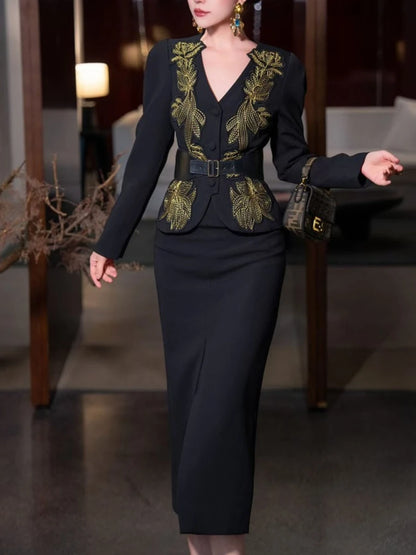 Lange Damenjacke mit Reverskragen und Reißverschluss im Patchwork-Design – ideal für einen minimalistischen, lässigen Look.