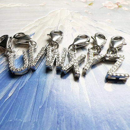 Damen-Charm-Anhänger Buchstaben weißer Stein klassisch aus Sterlingsilber