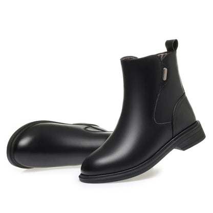 Schwarze Stiefeletten aus Leder mit kurzem Absatz und Schlaufe am Schaft