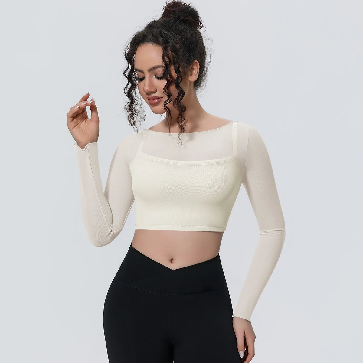 Damen Langarm-Yoga-Shirt cremefarben, vorderer Ausschnitt mit Netzstreifen und schmalen Bündchen