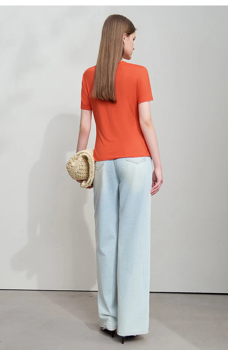 Damen Sommer-T-Shirt im minimalistischen Stil mit schmalem O-Ausschnitt und kurzen Ärmeln