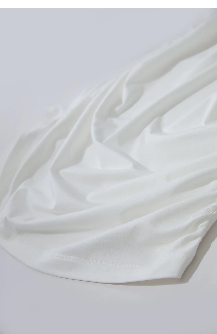 Damen T-Shirt im minimalistischen Sommerstil mit Rundhalsausschnitt und figurformendem Schnitt