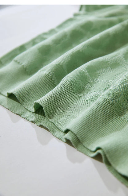 Damen-T-Shirt in hellem Grün: Saumabschluss und fein gewebte Jacquardtextur