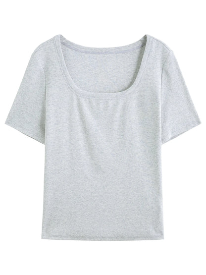 Elegantes Damen-Outfit in Plus-Size mit Shirt, Rock und Weste – ideal für den Urlaub im Frühling in Gelb
