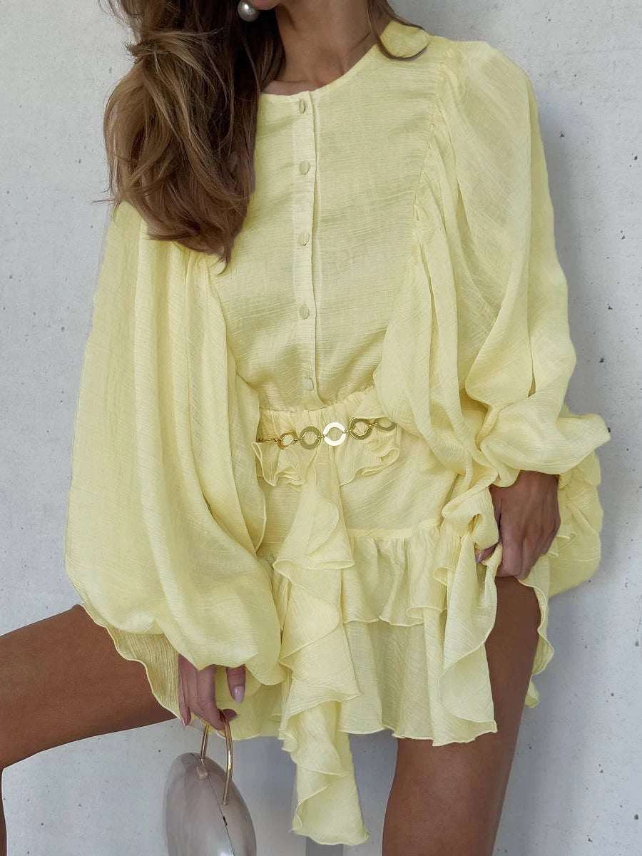 Asymmetrisches ärmelloses Damenkleid mit Rundhalsausschnitt und Stickerei – figurbetont und hohldesignt.