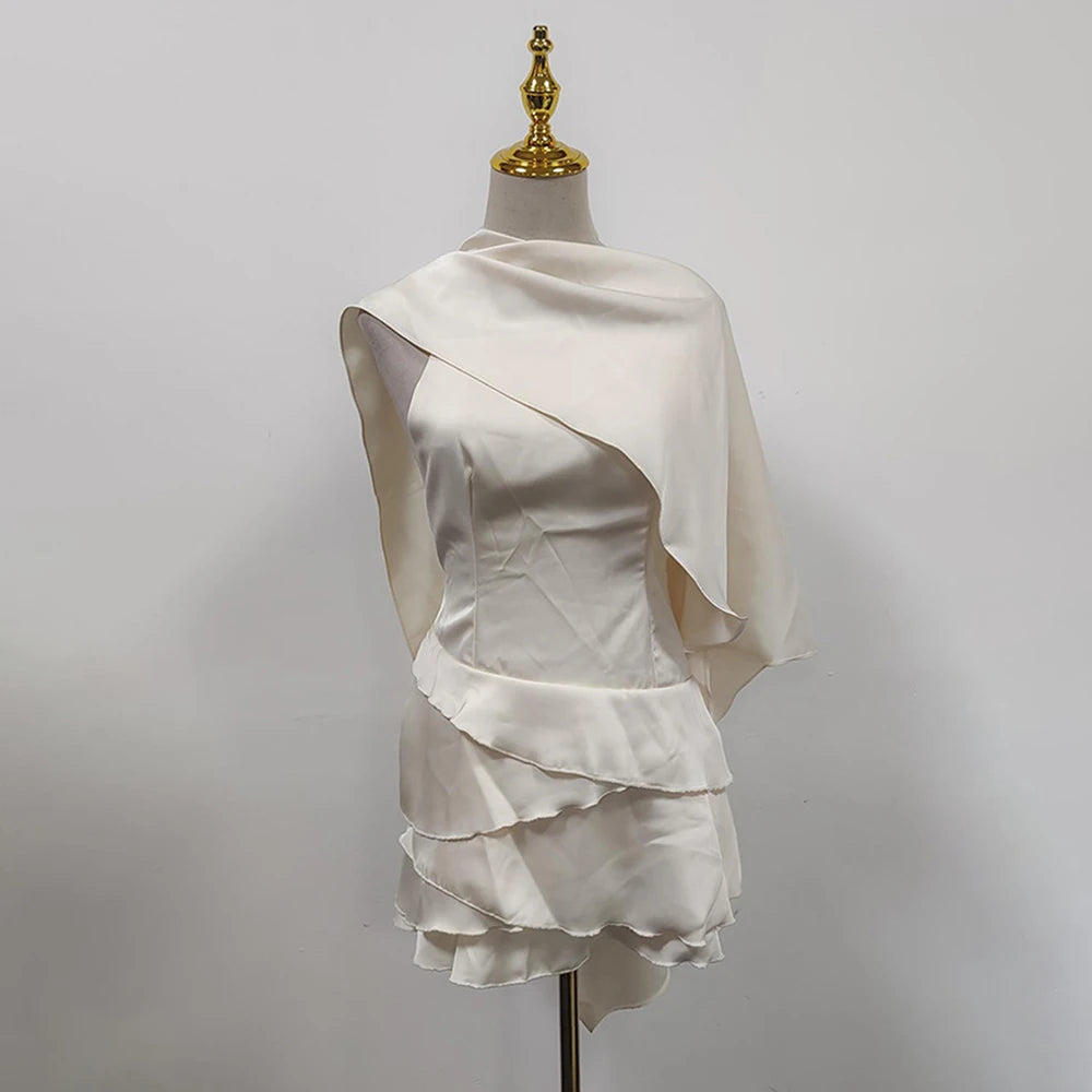 Elegantes Damen-Midikleid mit schulterfreiem Design, langen Ärmeln und Perlen-Patchwork – figurbetont und luxuriös.