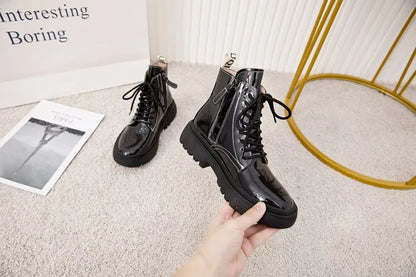 Damen-Ankle-Boots aus Leder, schwarz, Schnürung, chunky Profilsohle, knöchelhoch