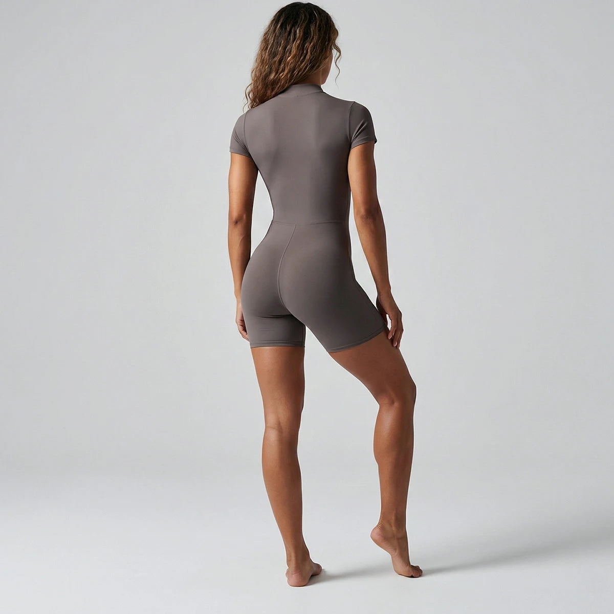 Grauer Damen-Yoga-Jumpsuit mit kurzem Ärmel und Reißverschluss, Rückansicht