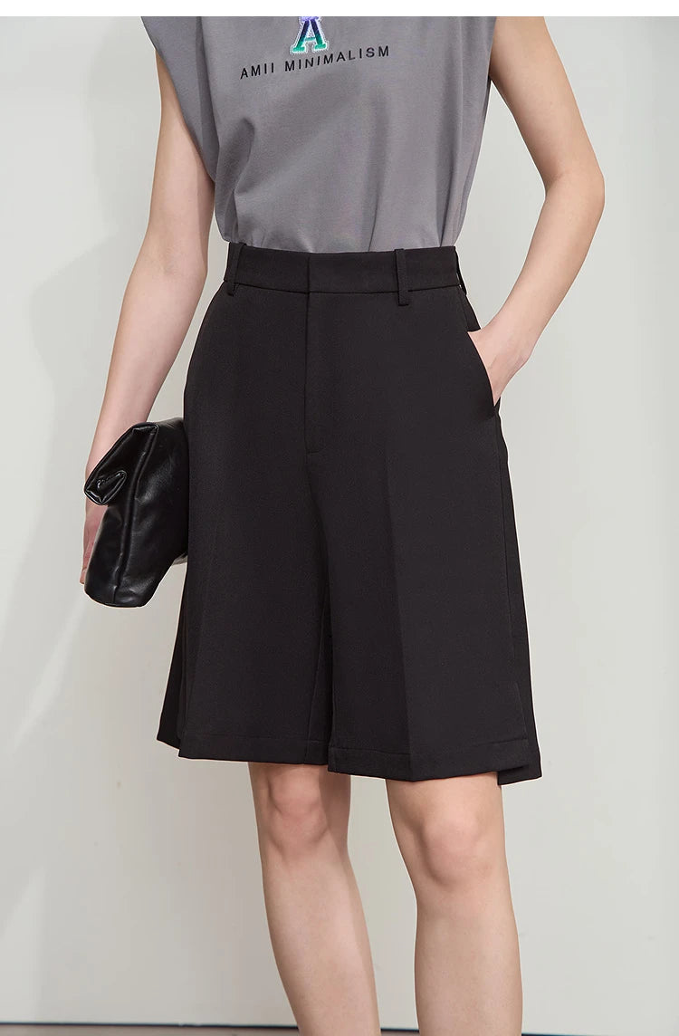 Damen Shorts im minimalistischen Stil mit Tasche für den Sommer