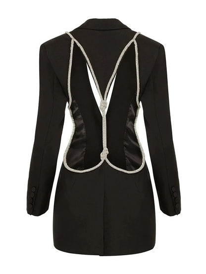 Elegantes ärmelloses Minikleid mit Rundhalsausschnitt und Patchwork-Schal für Damen – figurbetontes Design.