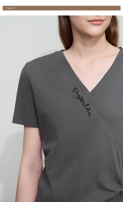 Damen T-Shirt im minimalistischem Stil mit V-Ausschnitt und Plissee-Details