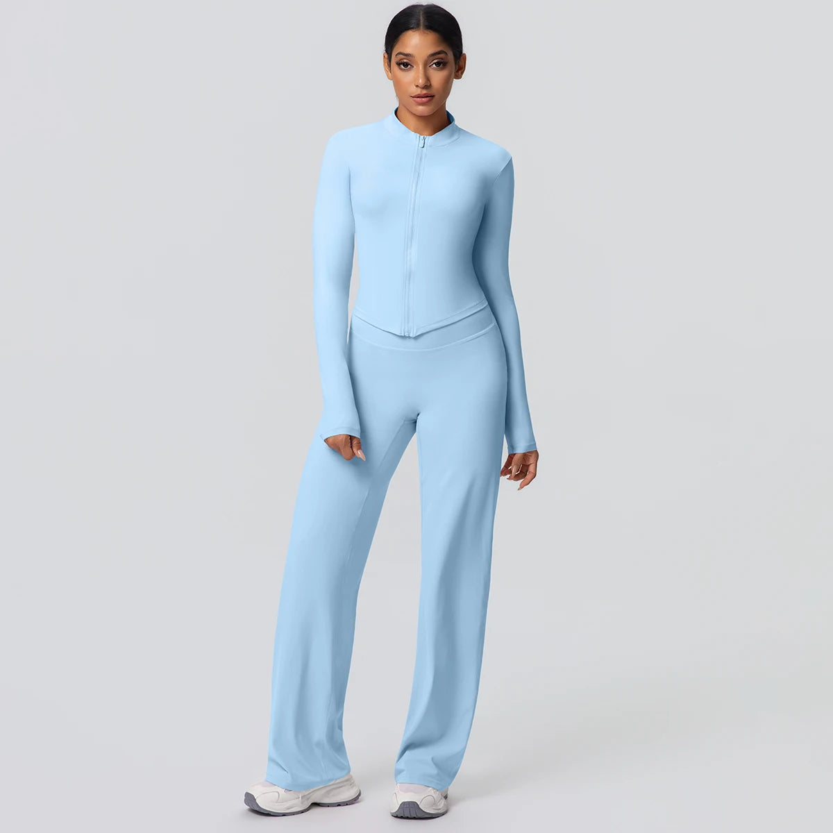 2-teiliges Yoga-Set in Hellblau frontal: Reißverschluss-Top mit langen Ärmeln, Hose