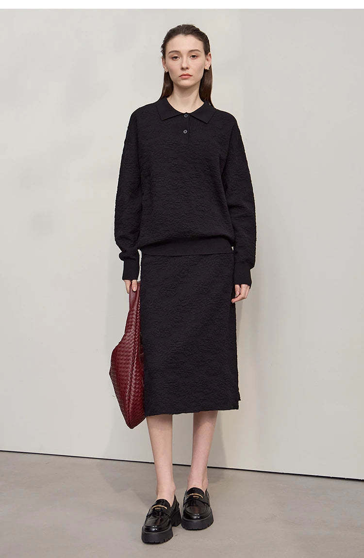 Schwarzer Pullover mit Kragen und Knopfleiste, lange Ärmel, Midi-Länge