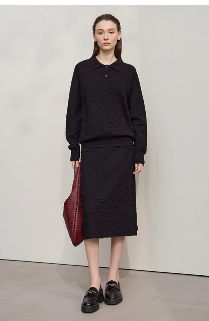Schwarzer Pullover mit Kragen und Knopfleiste, lange Ärmel, Midi-Länge