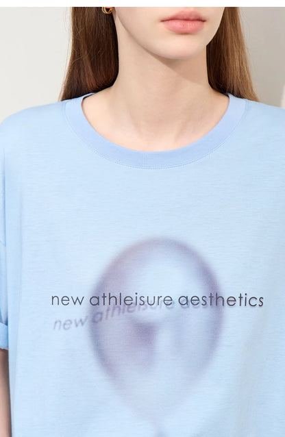 Damen T-Shirt im minimalistischen Stil mit gedrucktem Design und lässigen Ärmeln