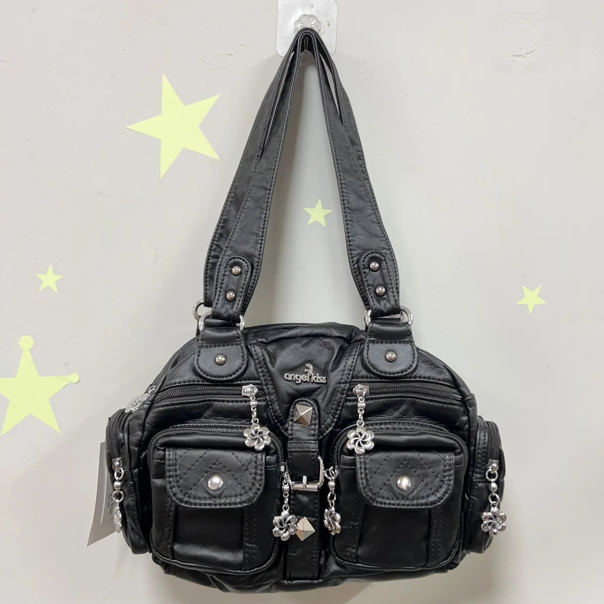 Damen-Schultertasche aus PU-Leder in kompakter Bauweise mit Angenehmer Haptik und Mehrfachfächern