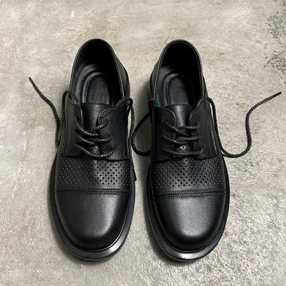 Herren-Lederschuhe: Schnürung, runde Spitze, schwarzes Obermaterial