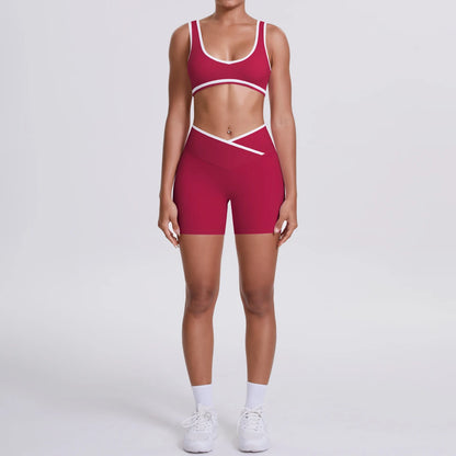 Yoga-Set: Sport-BH & High-Waist-Shorts mit Crossover, bordeauxrot mit weißen Kanten