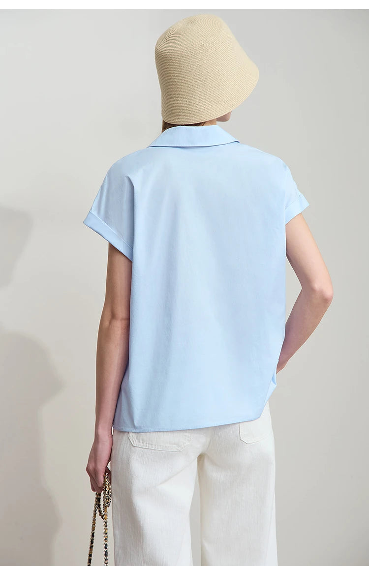 Damen Bluse im minimalistischen französischen Stil mit umlegekragen und gedrehten Falten