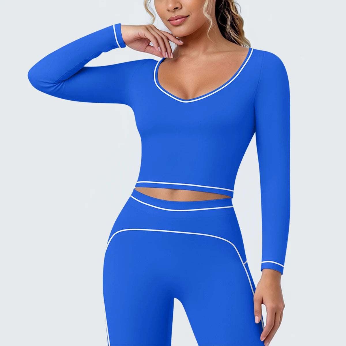 Blaues Yoga-Langarmshirt mit V-Ausschnitt, kontrastierenden Paspeln und sportlichem Schnitt