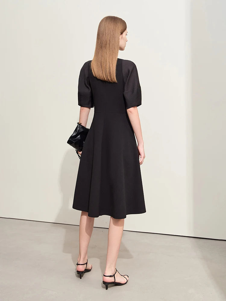 Elegantes Damen Kleid Mit Laternenärmel Und Taillierung