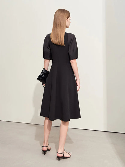 Elegantes Damen Kleid Mit Laternenärmel Und Taillierung
