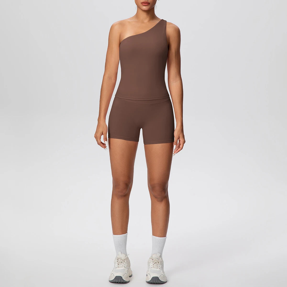 Yoga-Set mit einseitigem BH und Shorts, braun, eng anliegend