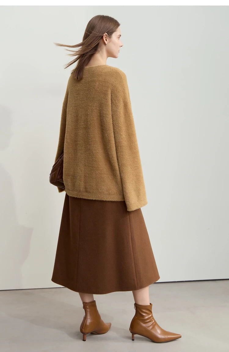 Damen-Pullover braun mit O-Ausschnitt und Fledermausärmel, Rückansicht