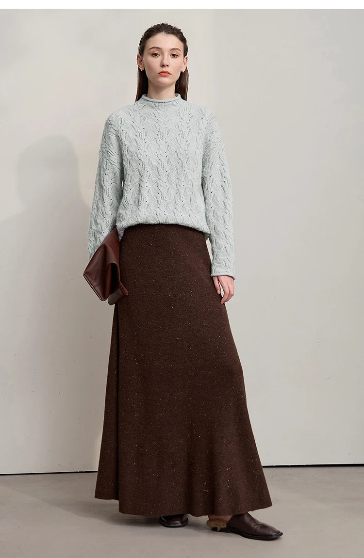 Damenpullover mit Stehkragen, langarm, hellgrauer Zopfmuster-Strick, Outfit-Ansicht