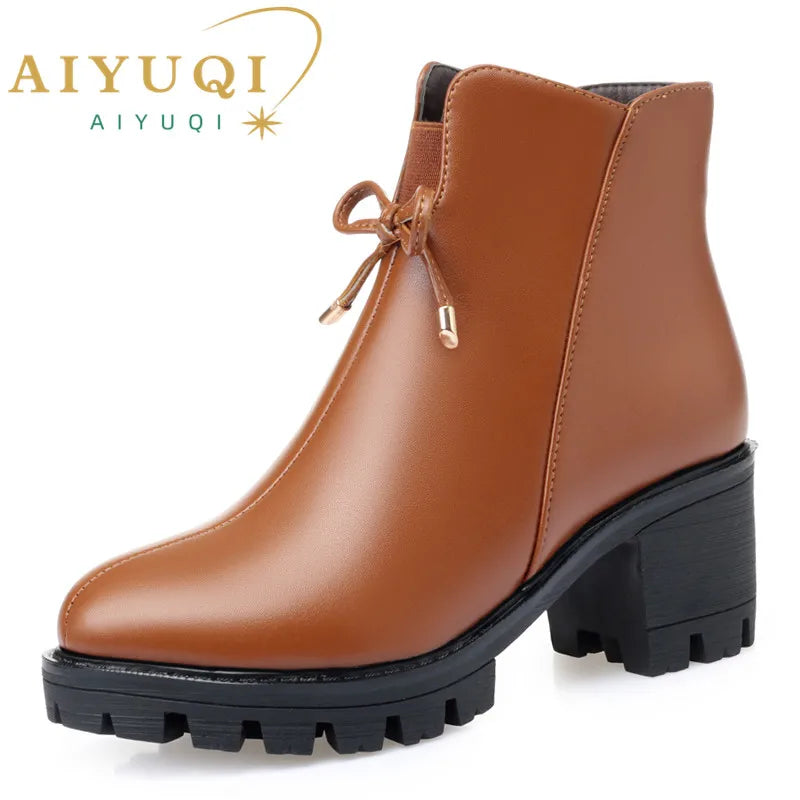 Braune Winterstiefelette mit Schnürung, warmem Innenfutter und dicker Profilsohle